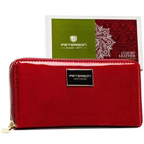 Duży portfel damski z lakierowanej skóry naturalnej w czerwonym kolorze zamykany suwakiem Peterson PTN PH25-1-SAF. Czerwone portfele damskie Peterson, bez wzorów, ze skóry. Za 105.99 zł.