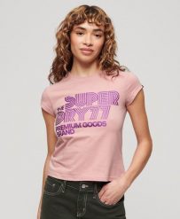 Koszulka z krótkim rękawem z błyszczącym retro logo. Czerwone t-shirty damskie Superdry., m, bez wzorów, z bawełny, bez kołnierzyka. Za 132.10 zł.