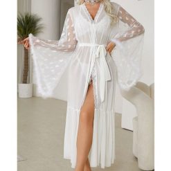 Szlafrok maxi z lekkiego materiału z długimi rękawami Oketa. Czerwone szlafroki damskie Intica, s, z aplikacjami, z materiału. Za 139.00 zł.