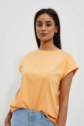 T-shirt z nadrukiem i krótkimi rękawami brzoskwiniowy. Pomarańczowe t-shirty damskie MOODO, xs, bez wzorów, z bawełny, bez kołnierzyka. W wyprzedaży za 17.99 zł.