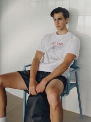 4F T-shirt regular z nadrukiem męski - biały L. Białe t-shirty męskie 4f, l, bez wzorów, z materiału, bez kołnierzyka. W wyprzedaży za 49.99 zł.