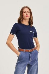 T-shirt z bawełny granatowy. Niebieskie t-shirty damskie MOODO, l, bez wzorów, z bawełny, bez kołnierzyka. Za 59.99 zł.