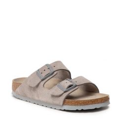 Klapki Birkenstock. Szare klapki damskie Birkenstock, bez wzorów, bez obcasa. Za 589.99 zł.