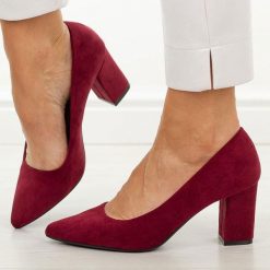Bordowe czółenka damskie na słupku Sergio Leone Pb414. Czerwone czółenka damskie Sergio Leone, bez wzorów, z jeansu, bez obcasa, na obcasie. W wyprzedaży za 152.10 zł.
