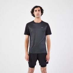 Koszulka do biegania męska Kiprun Run 900 Light. Czarne t-shirty sportowe męskie KIPRUN, l, z materiału, bez ramiączek, do biegania. Za 139.99 zł.