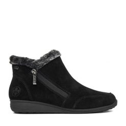 Botki Rieker. Czarne botki damskie Rieker, bez obcasa, na płaskiej podeszwie, bez zapięcia. Za 369.99 zł.