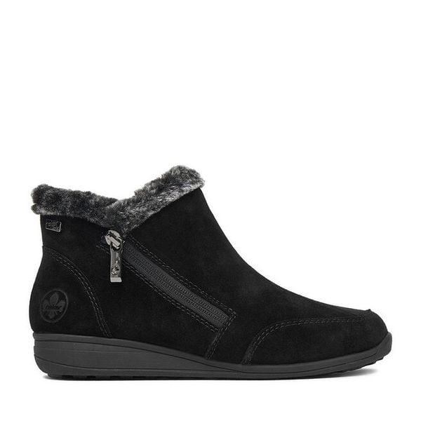 Botki Rieker. Czarne botki damskie Rieker, bez obcasa, na płaskiej podeszwie, bez zapięcia. Za 369.99 zł.