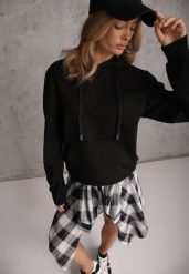 Czarna Bluza z Bawełną Fason z Kapturem i Kangurową Kieszenią Bublaria. Czarne bluzy z kapturem damskie Renee, l, z bawełny. Za 99.99 zł.