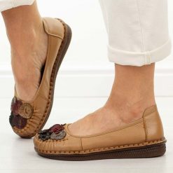 Camelowe skórzane półbuty damskie Potocki 15309. Brązowe półbuty damskie POTOCKI, bez wzorów, z jeansu, eleganckie, z okrągłym noskiem, bez obcasa, na płaskiej podeszwie. Za 219.00 zł.