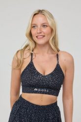 Biustonosz sportowy Infinite ze średnim wsparciem - czarna panterka. Czarne biustonosze sportowe damskie OOSC, bez wzorów, z materiału. Za 147.99 zł.