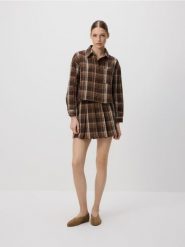 Krótka koszula w kratę - brązowy. Brązowe koszule damskie Reserved, l, bez wzorów, z bawełny, bez kołnierzyka, bez ramiączek. Za 139.99 zł.
