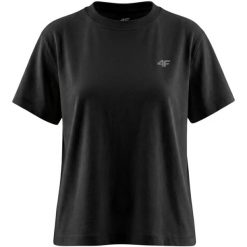Koszulka damska 4F - krótki rękaw, dopasowany krój, miękki jersey. Czarne t-shirty damskie 4f, l, bez wzorów, z bawełny, bez kołnierzyka. Za 46.99 zł.