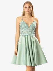 APART Sukienka w kolorze zielonym rozmiar: 36. Zielone sukienki damskie Apart, bez wzorów, z koronki, sportowe, bez kołnierzyka, bez ramiączek, midi, rozkloszowane. Za 217.99 zł.