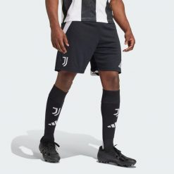 Szorty Juventus 24/25 Home. Białe szorty męskie Adidas, z materiału, bez kołnierzyka. W wyprzedaży za 139.30 zł.