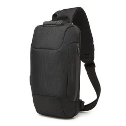 Plecak Wozinsky Premium na jedno ramię, antykradzieżowy z organizerem i USB. Czarne plecaki damskie Wozinsky, bez wzorów. W wyprzedaży za 89.00 zł.