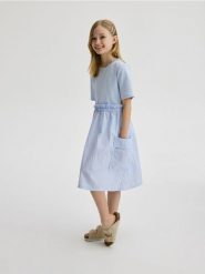 Bawełniana sukienka - jasnoniebieski. Niebieskie sukienki dziewczęce Reserved, bez wzorów, z bawełny, bez ramiączek. W wyprzedaży za 35.99 zł.