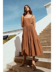 SKFK Sukienka "Izare" w kolorze karmelowym rozmiar: 40. Brązowe sukienki damskie SKFK, bez wzorów, z wiskozy, bez kołnierzyka, bez ramiączek, maxi. Za 152.99 zł.