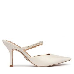 Klapki Steve Madden. Białe klapki damskie Steve Madden, bez wzorów, bez obcasa. Za 599.99 zł.