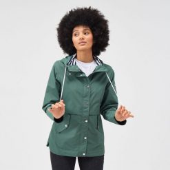 Kurtka turystyczna parka z membraną damska Bayla przeciwdeszczowa. Zielone parki damskie Regatta, na zimę, xl, bez wzorów. W wyprzedaży za 282.45 zł.