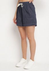 Granatowe Klasyczne Szorty z Wiskozą ze Wsuwanymi Kieszeniami i Wiązaniem w Talii Sarafene. Niebieskie szorty damskie Born2be, bez wzorów, z wiskozy, eleganckie, z podwyższonym stanem. Za 69.99 zł.