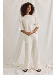 Cotton Candy Koszulka "Noelani" w kolorze kremowym rozmiar: M. Brązowe bluzki damskie Cotton Candy, m, bez wzorów, z bawełny, z asymetrycznym kołnierzem. Za 109.26 zł.