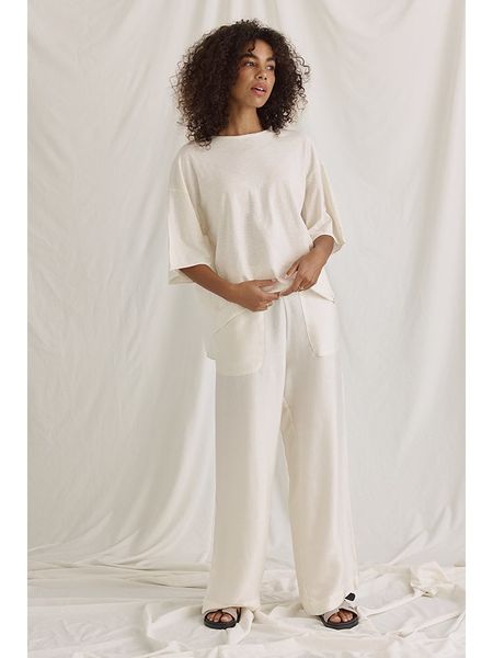 Cotton Candy Koszulka "Noelani" w kolorze kremowym rozmiar: M. Brązowe bluzki damskie Cotton Candy, m, bez wzorów, z bawełny, z asymetrycznym kołnierzem. Za 109.26 zł.