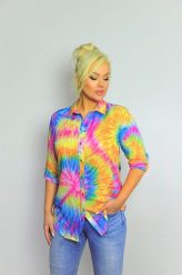 Wielokolorowa zapinana na guziki koszula z kołnierzem PLUS SIZE XXL. Koszule damskie Nasi partnerzy, na lato, plus size, bez wzorów, z bawełny, klasyczne, bez kołnierzyka, plus size, bez ramiączek. Za 199.90 zł.
