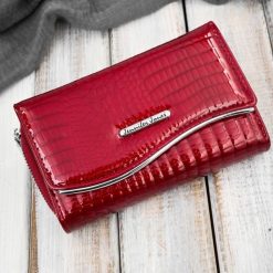 Portfel damski skórzany lakierowany ze zwierzęcym wzorem croco czerwony SP-24-CRD. Czerwone portfele damskie bez wzorów, z lakierowanej skóry. Za 109.00 zł.