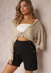 Czarne Dopasowane Szorty z Eleganckimi Guzikami i Wsuwanymi Kieszeniami Reitza. Czarne szorty damskie Renee, bez wzorów, eleganckie, z podwyższonym stanem. Za 59.99 zł.