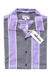 KOSZULA WRANGLER SS RESORT SHIRT TROPICAL PURPLE W59076SW3 112129663. Fioletowe koszule męskie Wrangler, l, bez wzorów, z materiału, bez kołnierzyka, bez ramiączek. W wyprzedaży za 59.99 zł.