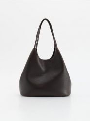 Torebka hobo - ciemnobrązowy. Brązowe torebki klasyczne damskie Reserved, bez wzorów, ze skóry, bez dodatków. Za 159.99 zł.