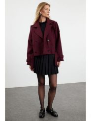 Trendyol Kurtka przejściowa w kolorze czerwonym rozmiar: 38. Czerwone kurtki damskie Trendyol, bez wzorów, z tkaniny, bez kaptura. Za 230.59 zł.