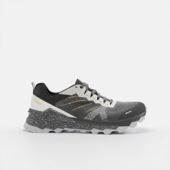 Buty do biegania w terenie męskie Kiprun MT3. Białe obuwie do biegania damskie KIPRUN. Za 349.99 zł.