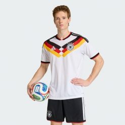 Koszulka podstawowa Niemcy 26. Białe t-shirty sportowe męskie Adidas, bez ramiączek, do piłki nożnej, climacool (adidas). Za 439.00 zł.
