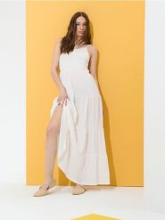Letnia sukienka maxi - kremowy. Białe sukienki damskie Sinsay, na lato, l, bez wzorów, boho, bez kołnierzyka, bez ramiączek, maxi. Za 59.99 zł.