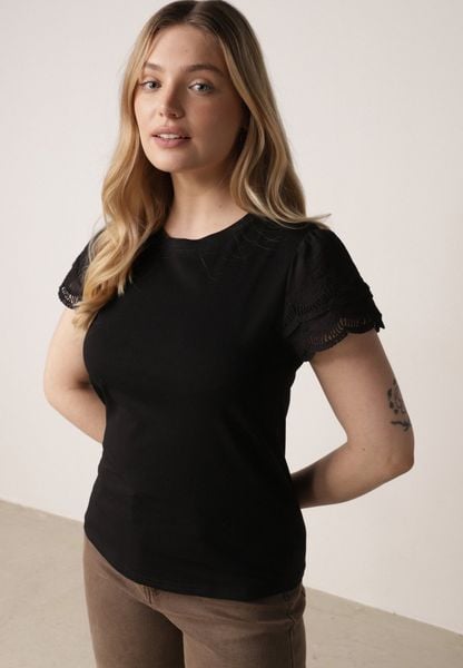 Czarny Bawełniany T-shirt z Koronkowymi Rękawami Carilynore. Czarne t-shirty damskie Born2be, m, bez wzorów, z bawełny, bez kołnierzyka. Za 49.99 zł.