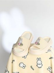 Kapcie Miffy - żółty. Żółte kapcie damskie Sinsay. Za 29.99 zł.