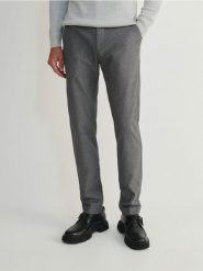 Spodnie chino slim fit - szary. Szare spodnie materiałowe męskie Reserved, bez wzorów, z bawełny. W wyprzedaży za 109.99 zł.