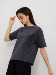 T-shirt z ozdobnym detalem - ciemnoszary. Szare t-shirty damskie Reserved, l, bez wzorów, z bawełny, bez kołnierzyka. Za 89.99 zł.