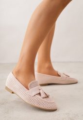 Różowe Mokasyny z Imitacji Zamszu z Ozdobną Perforacją i Frędzlami Yenone. Czerwone mokasyny damskie Born2be, z jeansu. Za 89.99 zł.