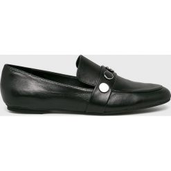 Calvin Klein - Półbuty. Czarne półbuty damskie CALVIN KLEIN, bez wzorów, z materiału, z okrągłym noskiem, bez obcasa. W wyprzedaży za 429.90 zł.