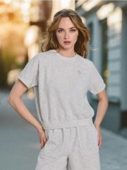 Dresowa bluza z krótkim rękawem - szary. Szare bluzy bez kaptura damskie Sinsay, l, z dresówki. W wyprzedaży za 15.99 zł.