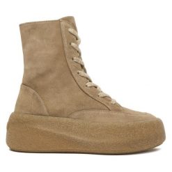 Botki Vic Matié. Brązowe botki damskie Vic Matié, bez obcasa, na koturnie, bez zapięcia. Za 1,379.00 zł.