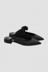 KARL LAGERFELD Czarne damskie baleriny KERRIE. Czarne baleriny damskie Karl Lagerfeld, bez wzorów, bez obcasa. W wyprzedaży za 649.99 zł.