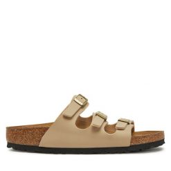 Klapki Birkenstock. Klapki damskie Birkenstock, bez wzorów, bez obcasa. Za 339.99 zł.