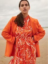 Selected Femme Sukienka koszulowa 16089034 Pomarańczowy Regular Fit. Brązowe sukienki damskie Selected Femme, bez wzorów, z wiskozy, bez kołnierzyka, bez ramiączek, koszulowe. Za 379.99 zł.