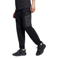 Spodnie do biegania adidas City Escape. Czarne spodnie materiałowe męskie Adidas, bez wzorów, z materiału, eleganckie. Za 232.00 zł.