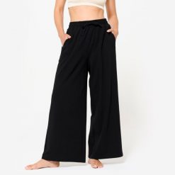 Spodnie dresowe damskie Nyamba Gym & Pilates 520 Flare. Czarne spodnie sportowe damskie NYAMBA, s, z bawełny, na fitness i siłownię. W wyprzedaży za 99.99 zł.