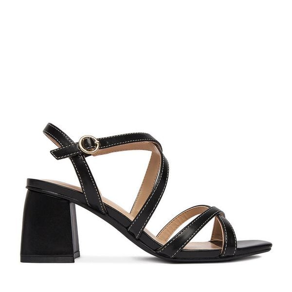 Sandały JENNY. Czarne sandały damskie Jenny, bez wzorów, bez obcasa, na słupku. Za 119.99 zł.