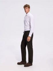 Spodnie jogger - brązowy. Brązowe spodnie materiałowe męskie Reserved, bez wzorów, z tkaniny. Za 149.99 zł.